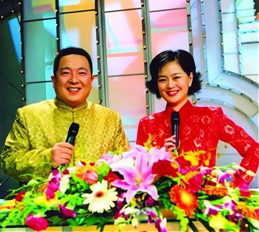 央视名主持鞠萍：难忘催泪的父爱母爱，在再婚中感受幸福