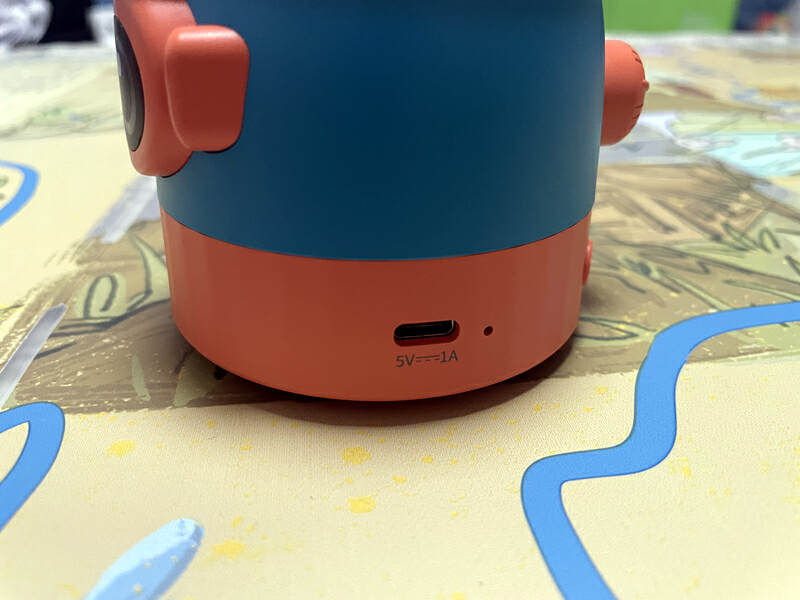 给孩子最好的礼物：趣学伴拼读编程机器人