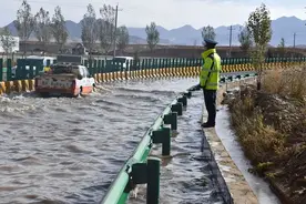 公路排水沟究竟有什么作用？排水沟滑模施工是怎样呢？图片
