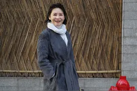 这才是妈妈们的穿搭，不故意穿得多年轻，不艳丽，但却优雅有气质图片