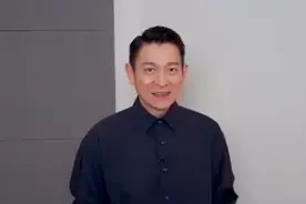 61岁刘德华为“孩子”庆生，法令纹深厚，苹果肌突兀被指医美过度图片