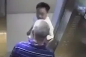 2017年，郑州一大爷电梯抽烟，小伙劝阻起冲突，老人随后不幸猝死图片