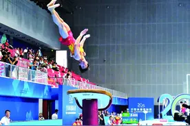 2025全国体操锦标赛开赛，南宁健儿黄明淇跳马首跳获全场最高分图片