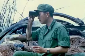 儿子前往老山前线，下跪直言不能尽孝，秦基伟怒斥：这小仗算个啥图片