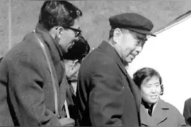 周恩来善饮酒，一生少喝醉，唯有一次喝得酩酊大醉被毛主席批评图片