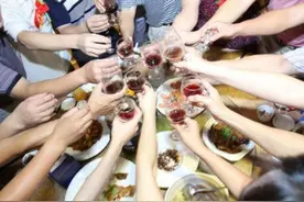 酒桌上敬酒，不知道从哪开始？掌握这4个敬酒知识，秒变酒桌达人图片