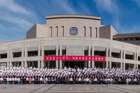 北京大学77级招收了多少学生？图片