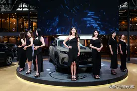 靓丽车模助阵2023西安五一国际车展图片