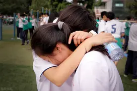你还记得第一次送别时候的眼泪吗？图片