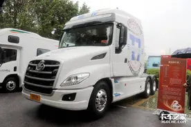 能洗澡能做饭还有1.4米宽双人床，乘龙T7房车颠覆你对卡车的认知图片