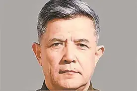 林虎：长着西方人面孔，却为了给中国省钱，一人喝倒17名苏联军官图片