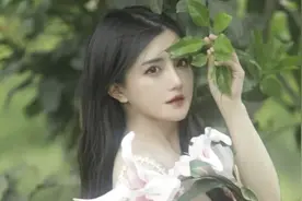 观众们大饱眼福，古阿扎穿错衣服跳舞，直播间的弹幕因超管炸裂图片