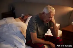 “爷爷，你咋总来我家”孙子童言无忌，儿子儿媳沉默不语，我懂了图片