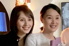 吴越脸大又显老到底算不算大美女？看看她和袁泉的合照你就有答案图片
