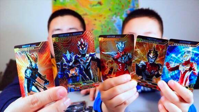 200万集不齐奥特曼卡，中国一亿小学生正在破产？