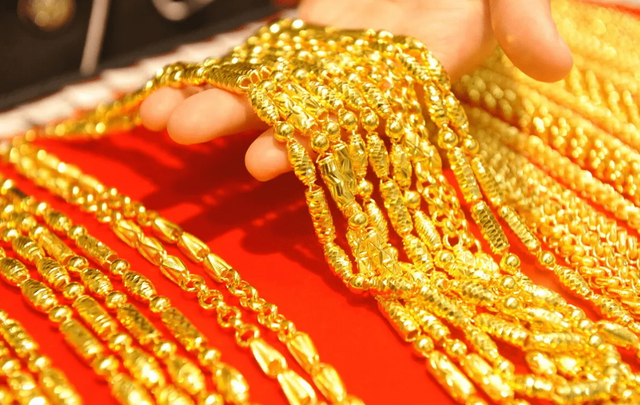 一吨黄金,一吨美元,一吨人民币,3选1的话,智慧人选哪个?