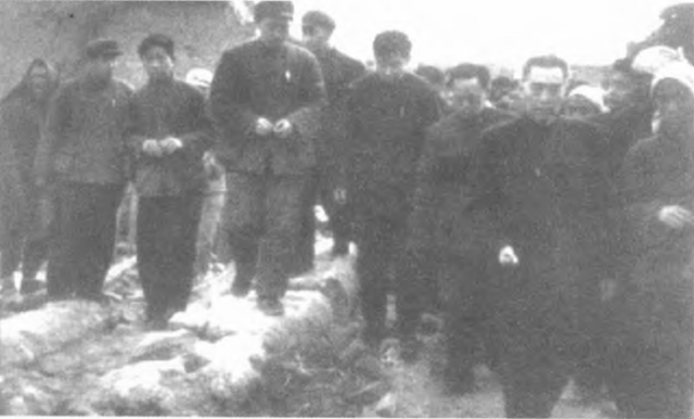 1966年邢台，周总理乘机赶往灾区，途中罕见发火：赶快下去