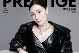 李嘉欣晒最新时尚大片！满身珠宝价值420万，穿黑色皮衣身材火辣图片