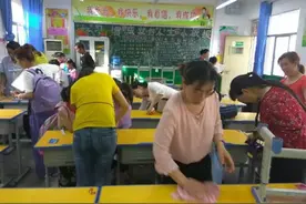 “小学护学岗”引家长不满，我站岗谁去上班？教育局回应让人意外图片