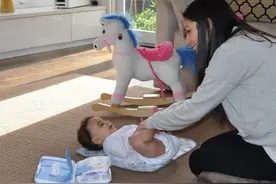 新生儿一天要换多少片尿不湿？10片、20片？新手爸妈早点了解图片