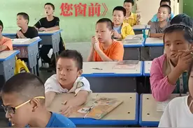 感恩老师，学唱《每当我走过您窗前》——老城镇小教师节感恩教育图片