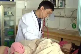 妻子怀孕8个月患癌，大夫问保大人还是保小孩，丈夫：两个都不要图片