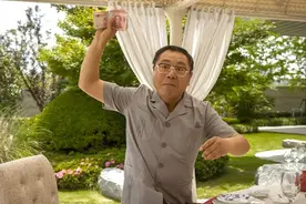 离婚后，前妻和马斯克帮他成为百亿富豪图片