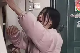 有男友就和我分手？女大学生因室友谈恋爱嚎啕大哭，网友：巨婴图片