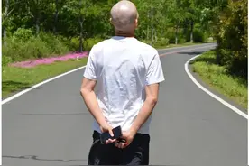 为什么越来越多的中年男人开始喜欢剃光头或寸头？图片