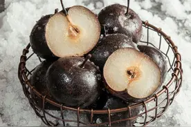 把梨放进冰箱冷冻，出来是“冻梨”吗？图片