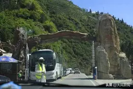 男子一家三口自驾甘肃旅游，质疑国道上设卡收取160元“过路费”，文旅局：系景区门票，设卡收费有审批手续图片