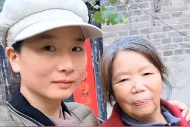 女子骑行10年找到失散32年妈妈：躺在妈妈怀里，我好像回到了3岁图片
