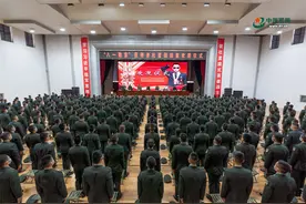 “排雷英雄战士”杜富国，已归队图片