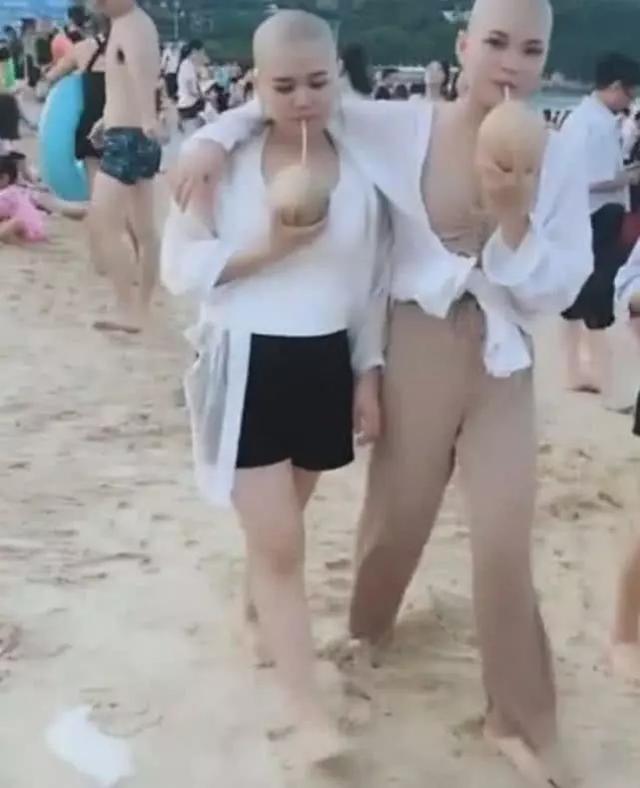 搔首弄姿，与游客寻欢作乐五台山美貌“尼姑”为何能如此放肆?