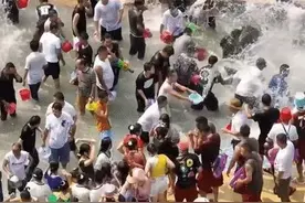 “泼水节 女生颜值越高被泼得越凶”？云南当地回应图片