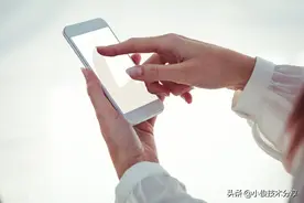 我们拿到手机之后，第一时间应该做什么？原来我们都做错了图片