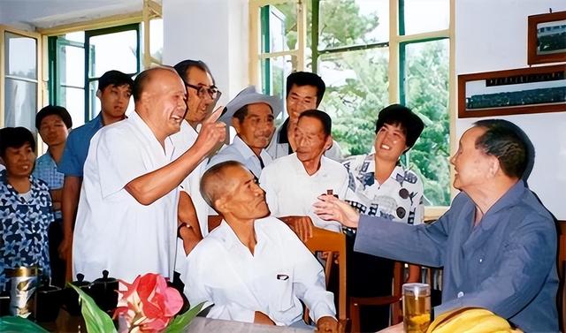 洪学智晚年卧病，大儿子前来探望，他质问：你是怎么当的省长