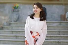 45岁的女人，买衣服要“少而精”！这3件夏装，时尚减龄好显年轻图片