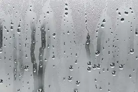 断桥铝窗冷凝水正常吗？断桥窗室内冷凝水怎么处理？图片