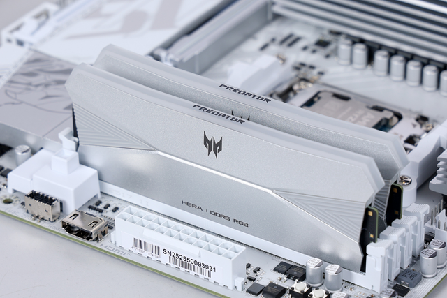 11月全白主流装机配置：9700X+X870M冰雕+5080HOF海景房主机