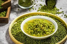 临近大暑要多喝绿豆汤，分享熬绿豆汤3诀窍，汤不发红解暑好喝图片