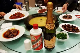 酒桌“识人术”：有这4个表现的人，全是“老狐狸”，千万别小看图片