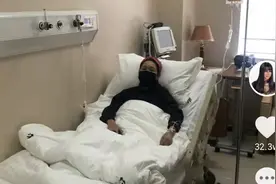 56岁张咪低调去医院！手拿一堆药直呼抗癌好辛苦，二婚老公疑在旁图片