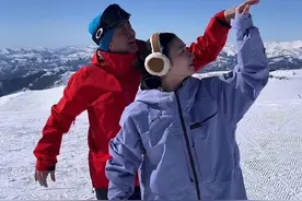 黄奕印小天雪山跳蒙古舞 二人心有灵犀动作优雅中透着喜感图片