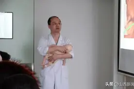 长治市妇幼保健院：宝宝呛奶怎么办 紧急处理很关键图片