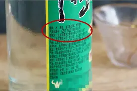 你喝的白酒是“科技狠活”，还是纯粮佳酿？学会3招快速辨别真假图片