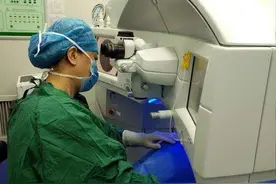 为何医生不做近视眼手术？是真的有副作用吗？眼科医生道出真相图片