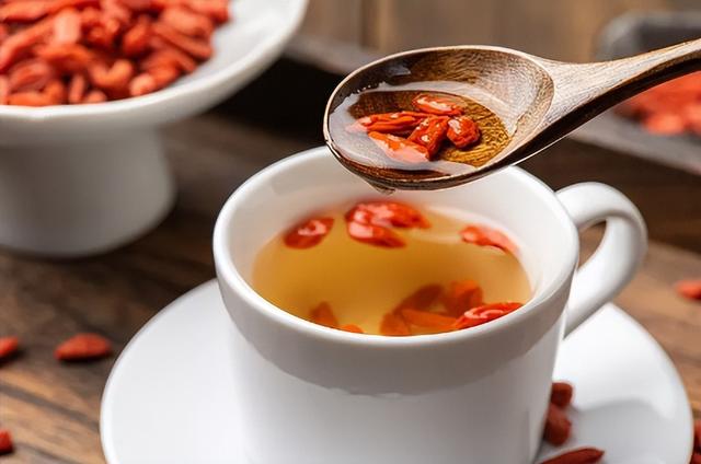 浜鸿繃50宀佸悗锛岀敓娲讳腑鑻ヨ兘鍋氬埌鈥?璐?涓嶈椽鈥濓紝韬綋鍋ュ悍鑰佹潵瀹? onerror=