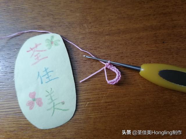 钩织了好几朵高颜值糖果色的可爱立体镂空花花,这是图文教程哦