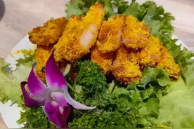 甘肃男子晒农村酒席引热议，8凉10热一大桌，网友：这标准真高图片